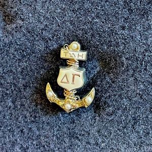 Delta Gamma Badge - silver with pearls